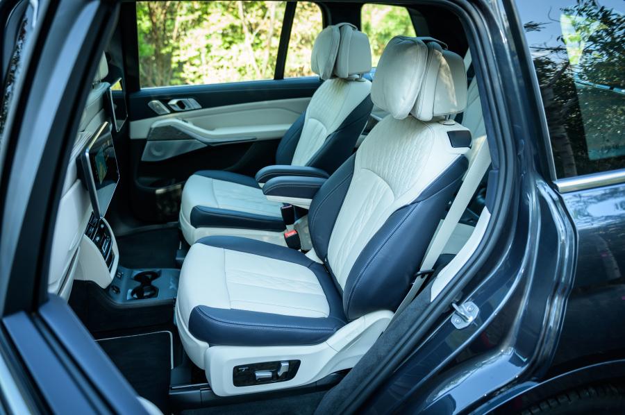 Моторный отсек BMW X7 xDrive35d Design Pure Excellence (G07) 2019 года  (JP) (фото 7 из 21)